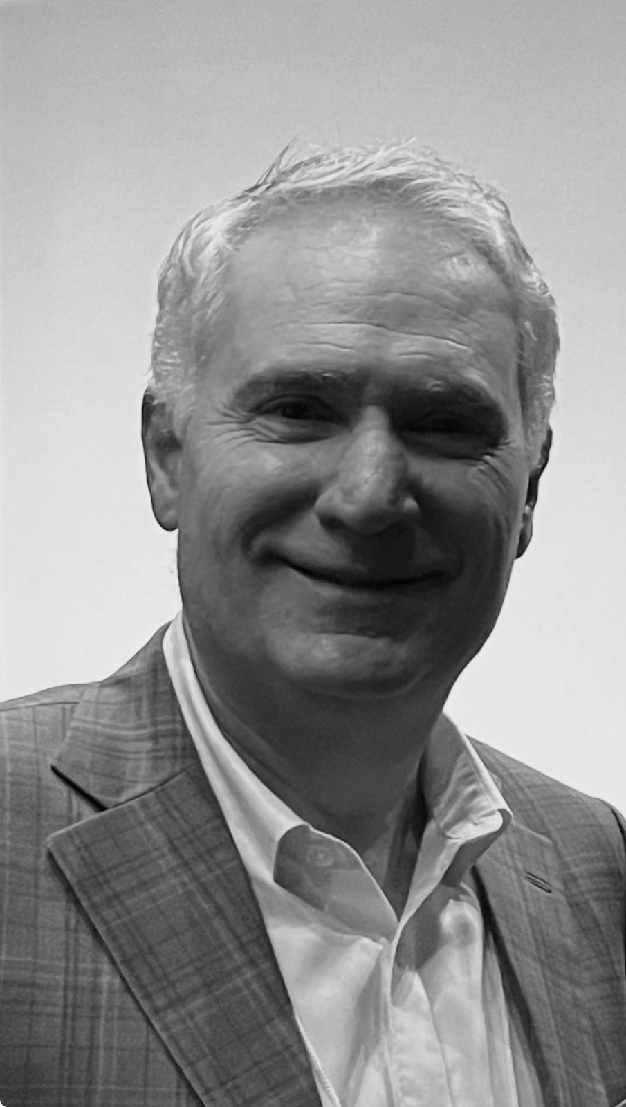Dr. Lucio Ernlund